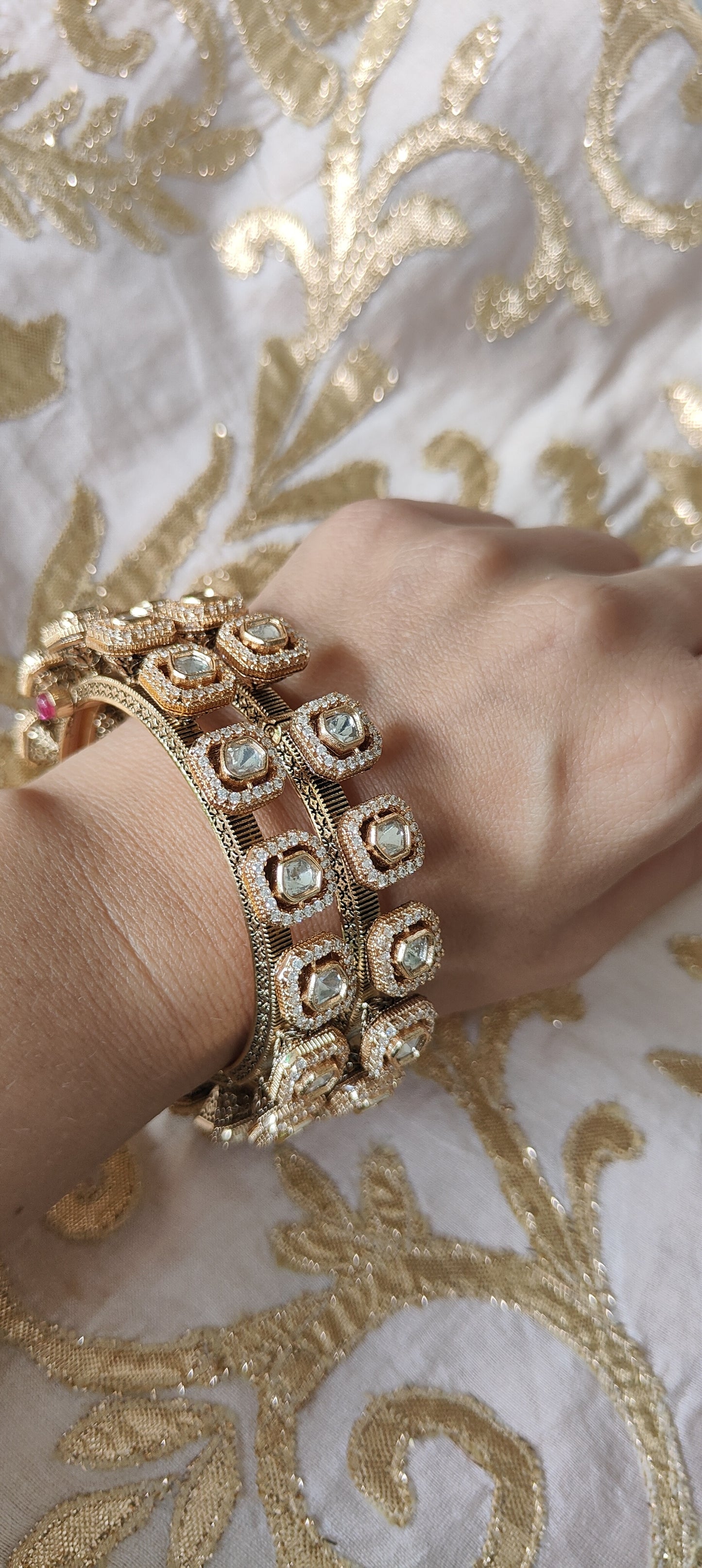 Aarohi Bangles