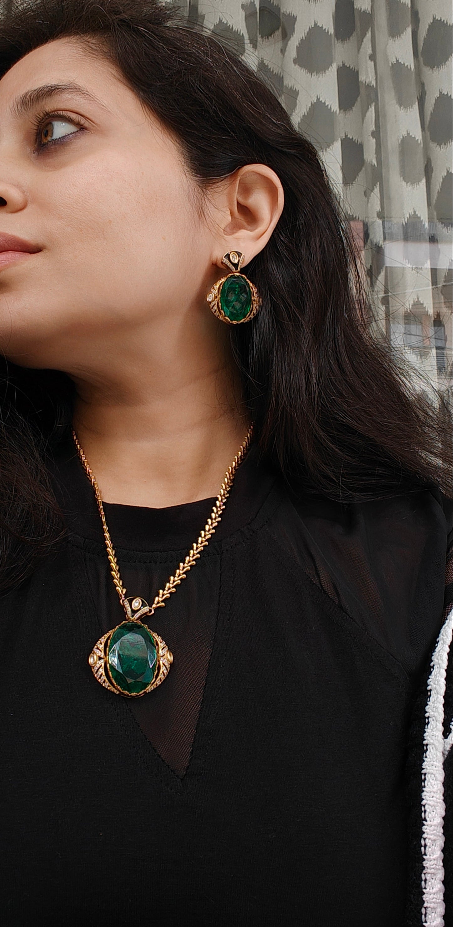 Emera Avani Green Stone Necklace Set