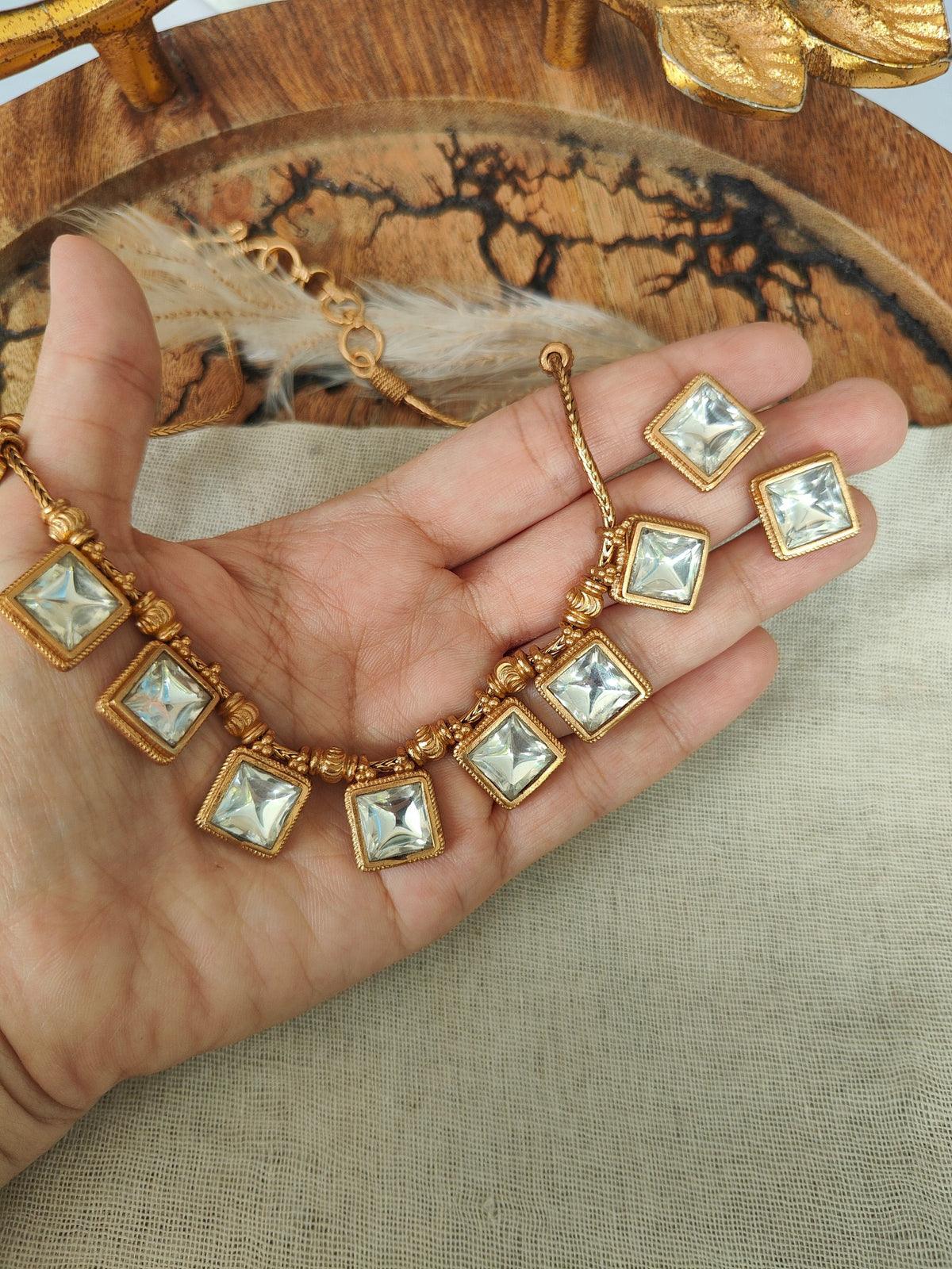 Anvi Square Kundan Necklace Set