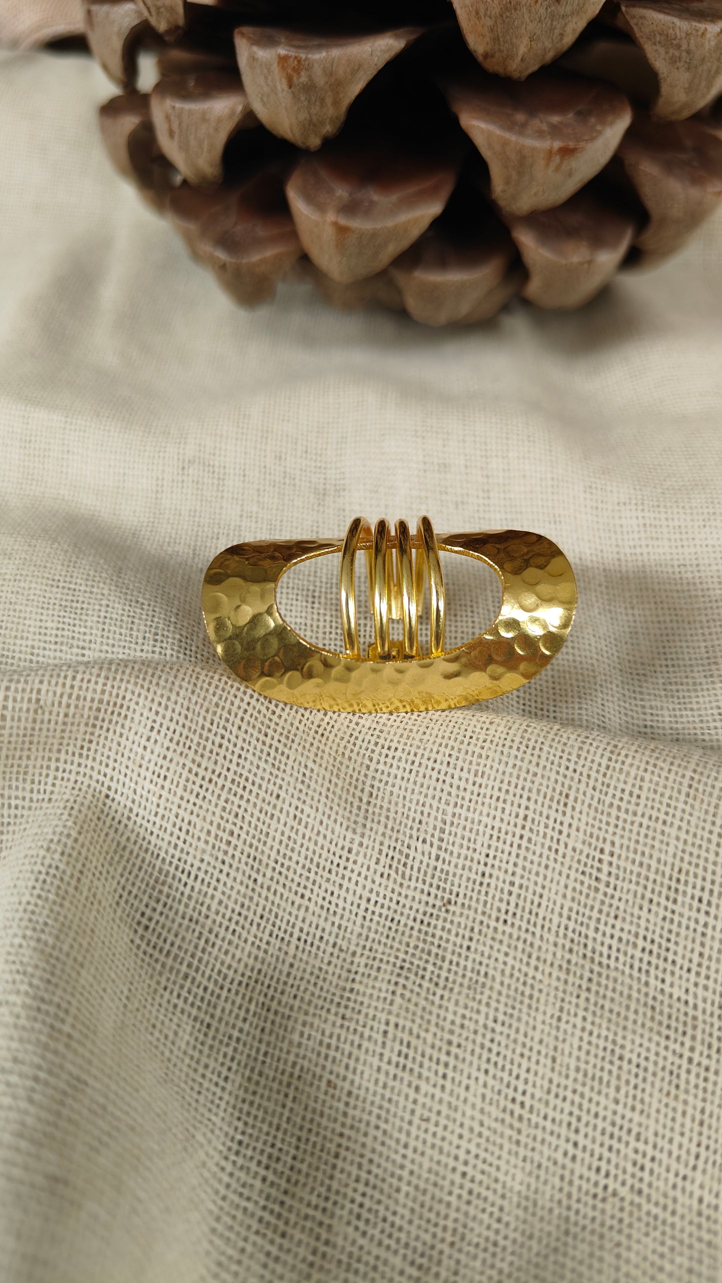 String Ring in 18kt Gold Polish