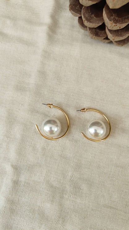 Pearl in a Shell Hoops