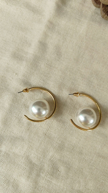 Pearl in a Shell Hoops