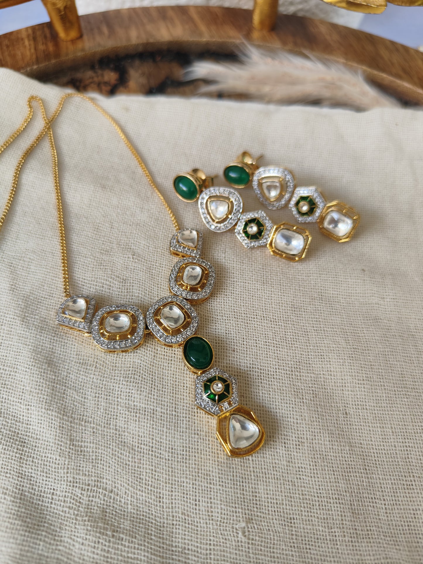 Parvati Pendant Set