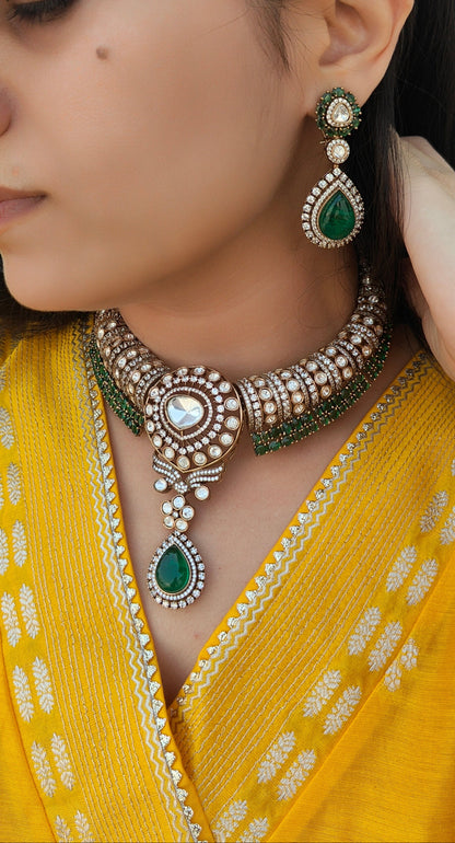 Mughle Emerald Tear-Drop Kundan Set