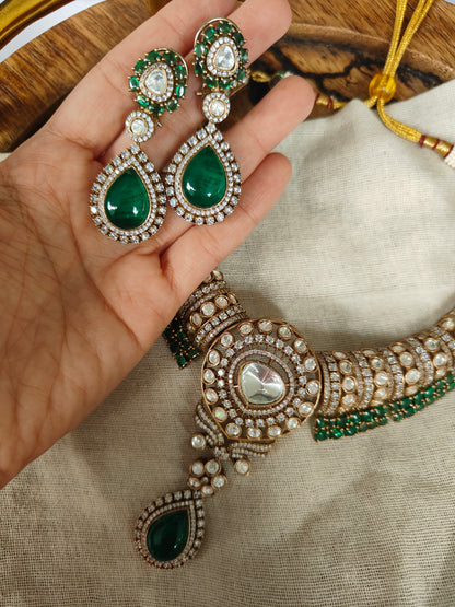 Mughle Emerald Tear-Drop Kundan Set
