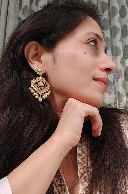 Small Sunehri Jhumka