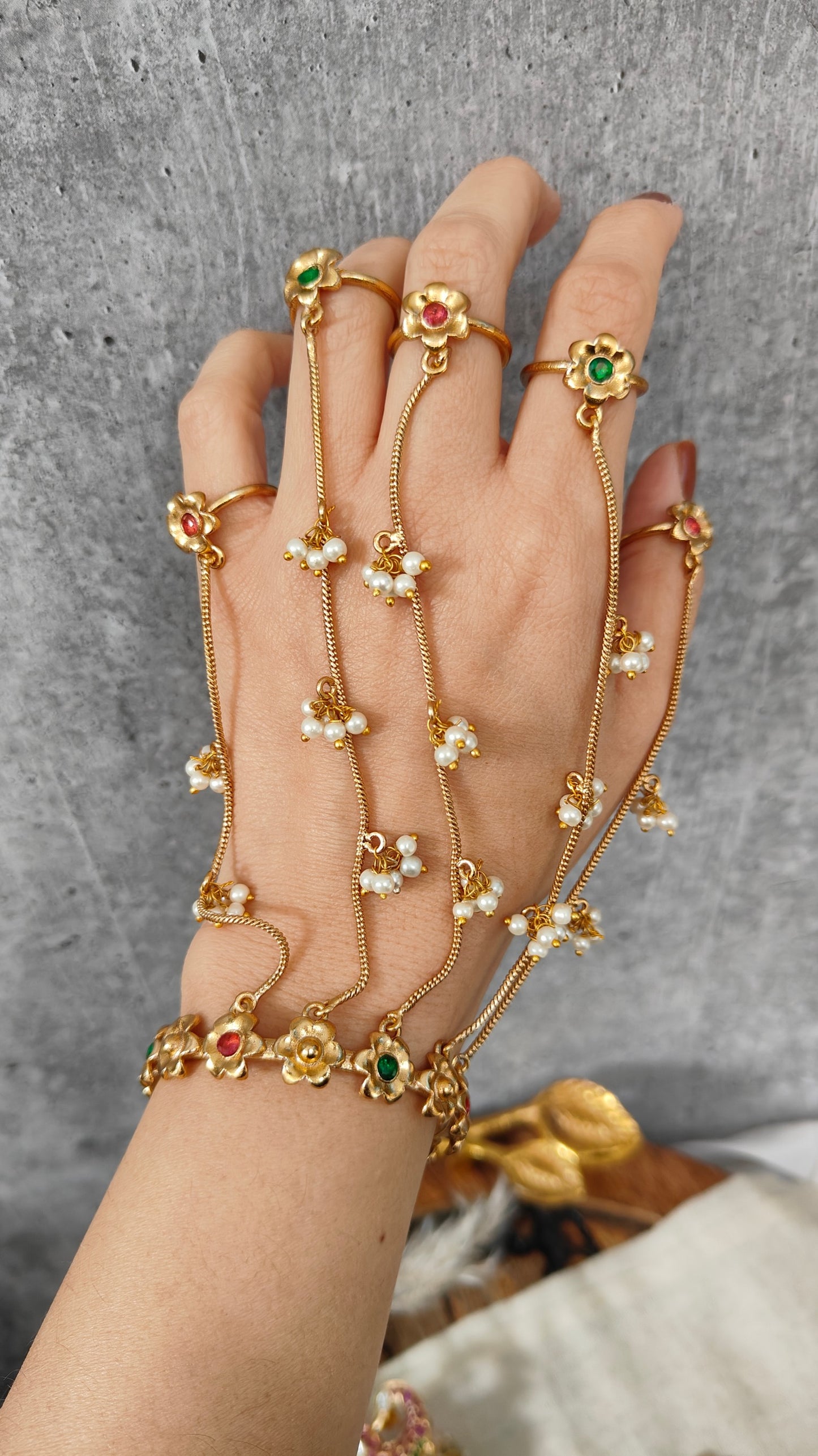 Regalia Floral Haathphool