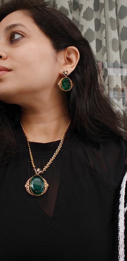 Emera Avani Green Stone Necklace Set