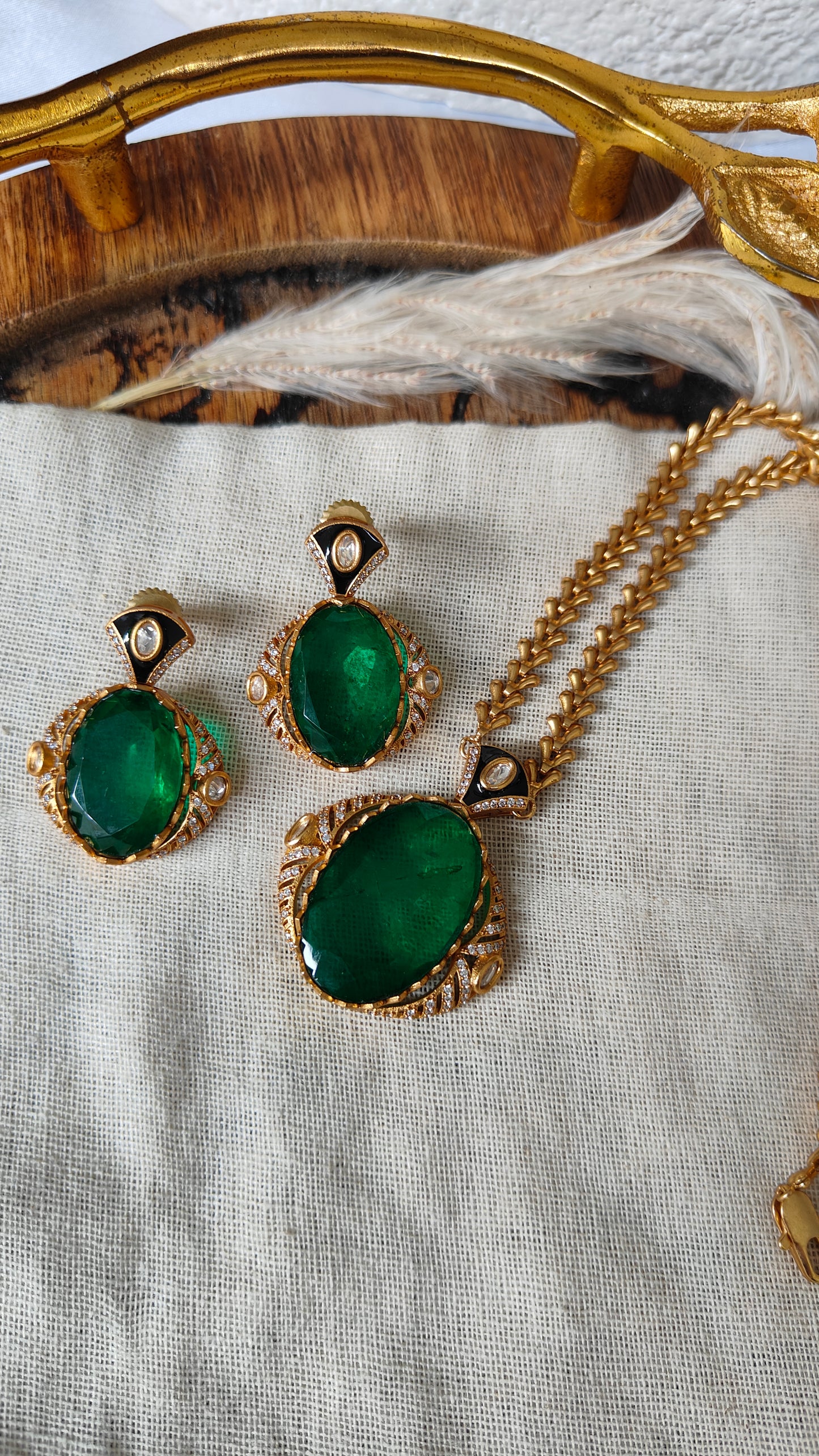 Emera Avani Green Stone Necklace Set
