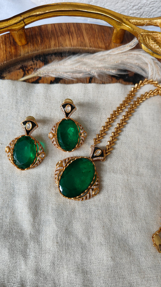 Emera Avani Green Stone Necklace Set