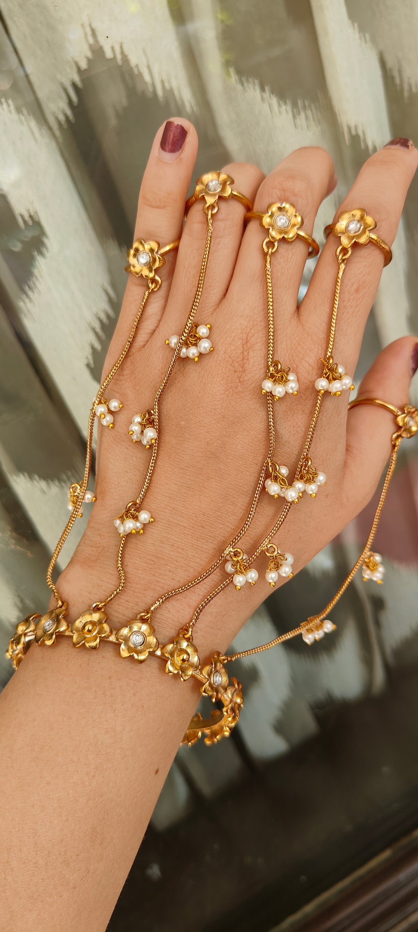 Regalia Floral Haathphool