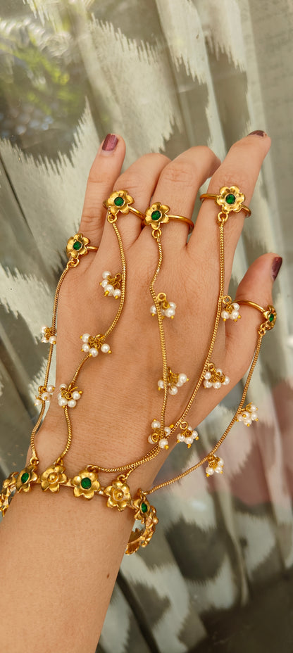 Regalia Floral Haathphool