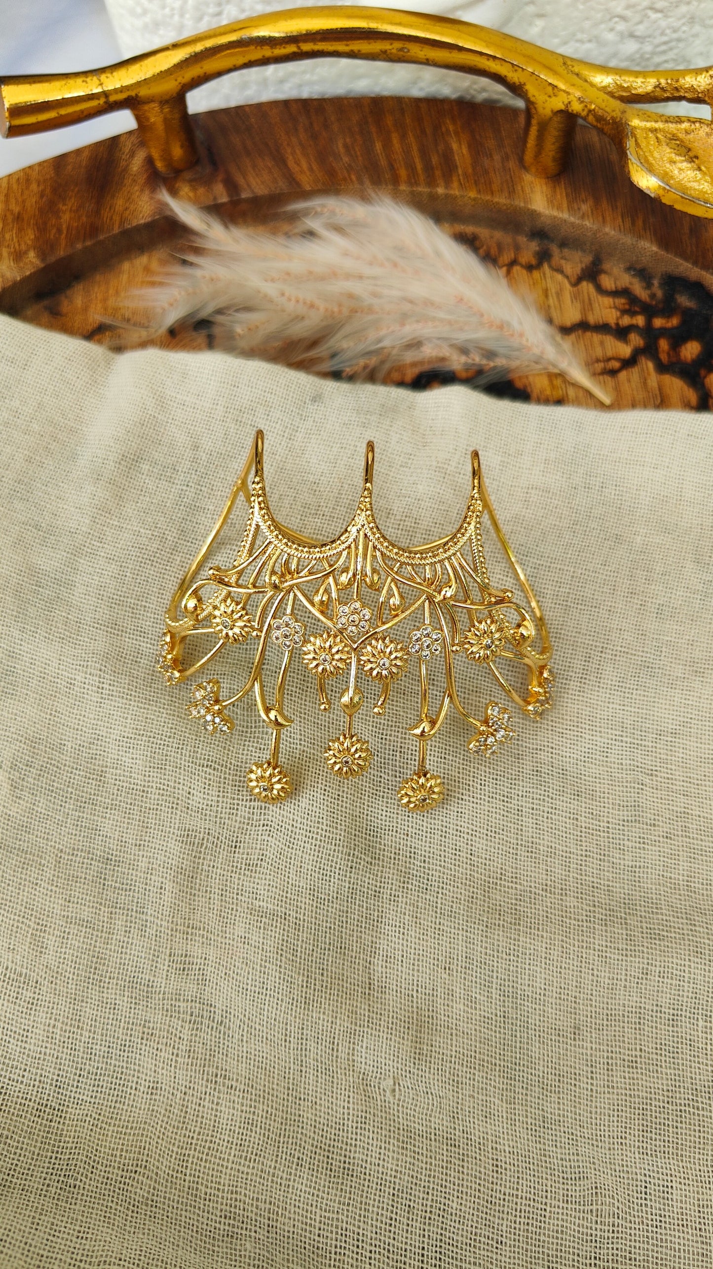 Zivara Hand Harness