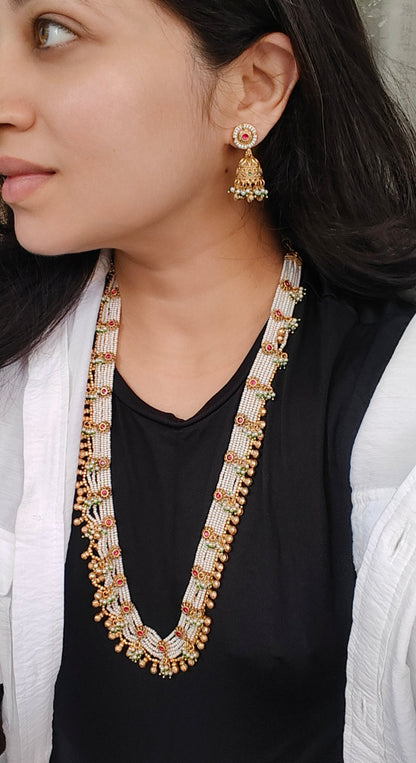 Gulnaar Pearl Set