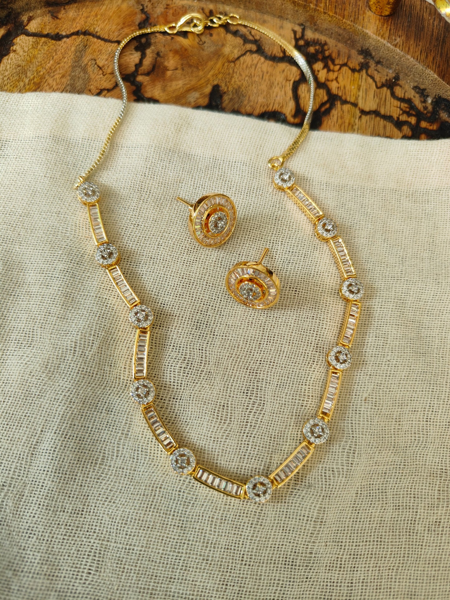 Evara Necklace Set