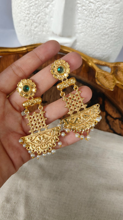 Zareen Pearl Earrings