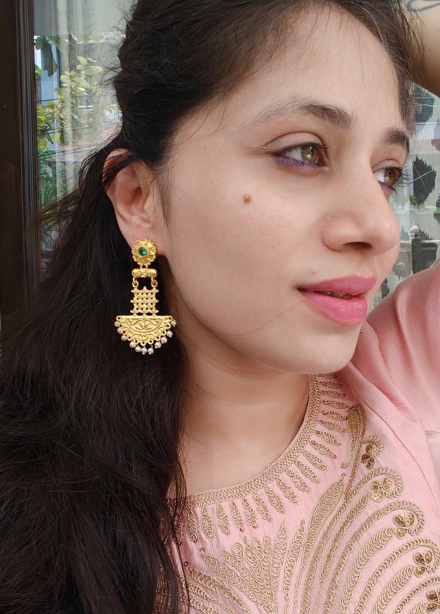 Zareen Pearl Earrings