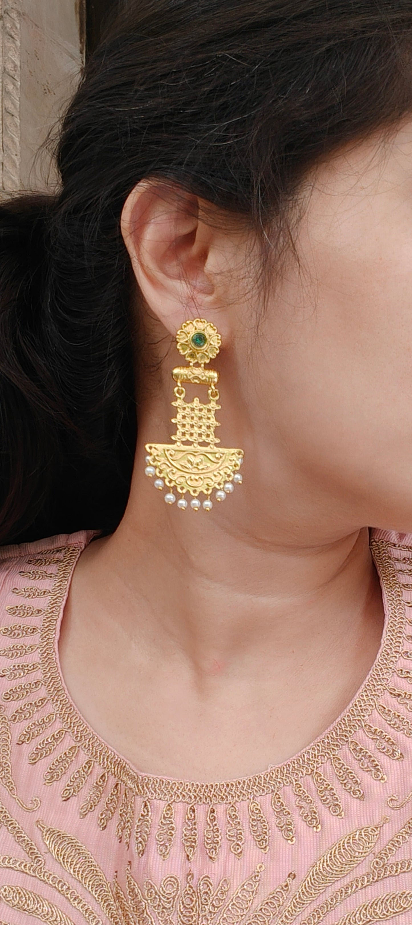 Zareen Pearl Earrings