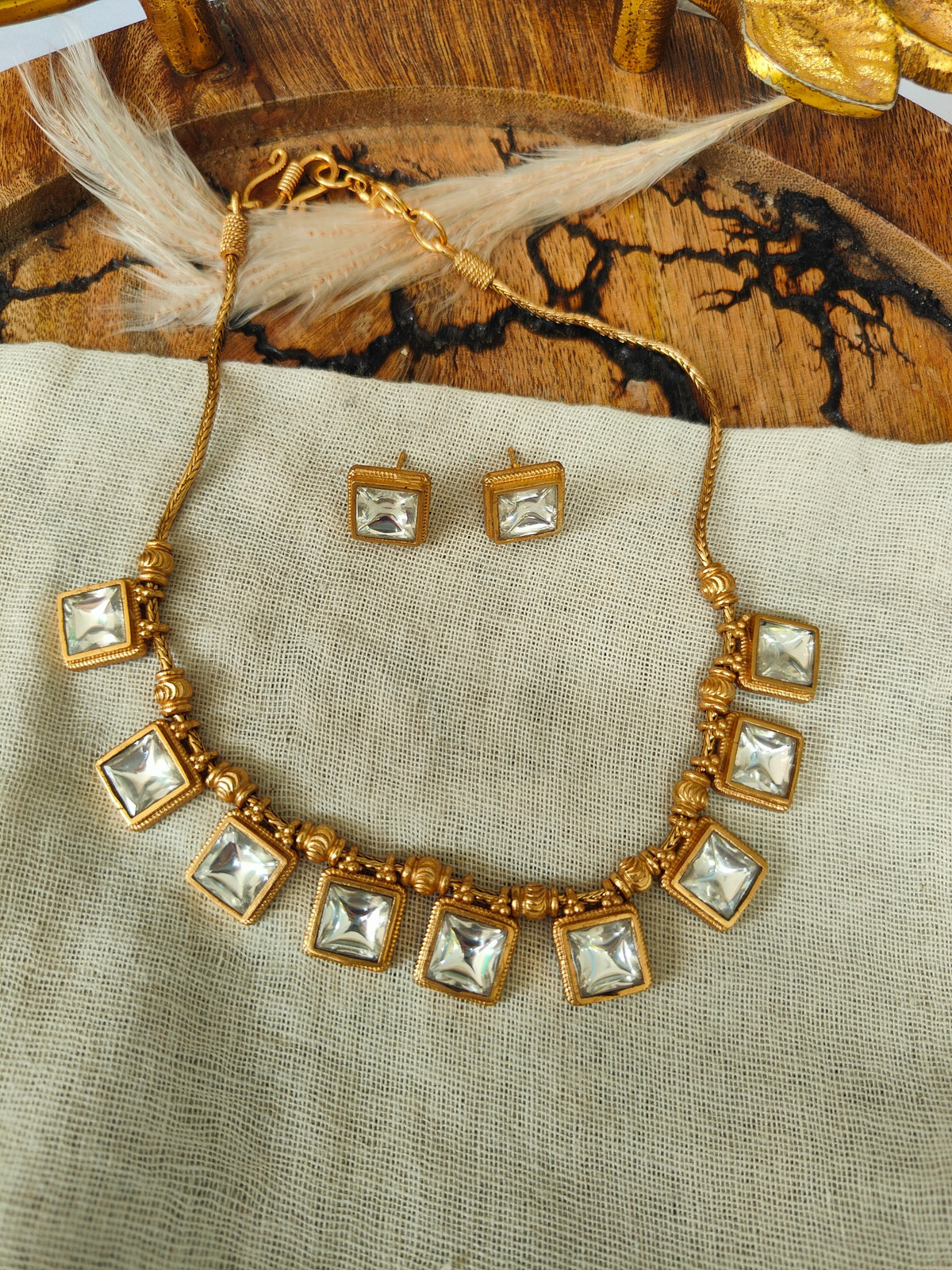 Anvi Square Kundan Necklace Set