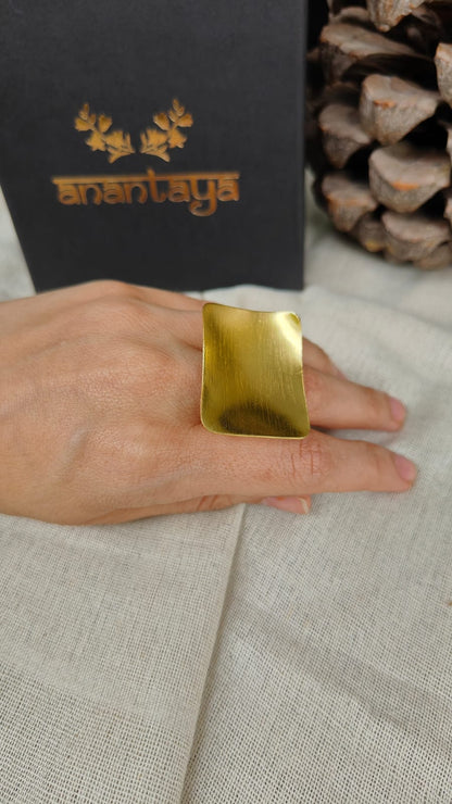 Cassandra Ring in 18kt Gold Polish